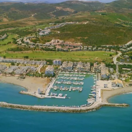 Marina De La Duquesa Apartment